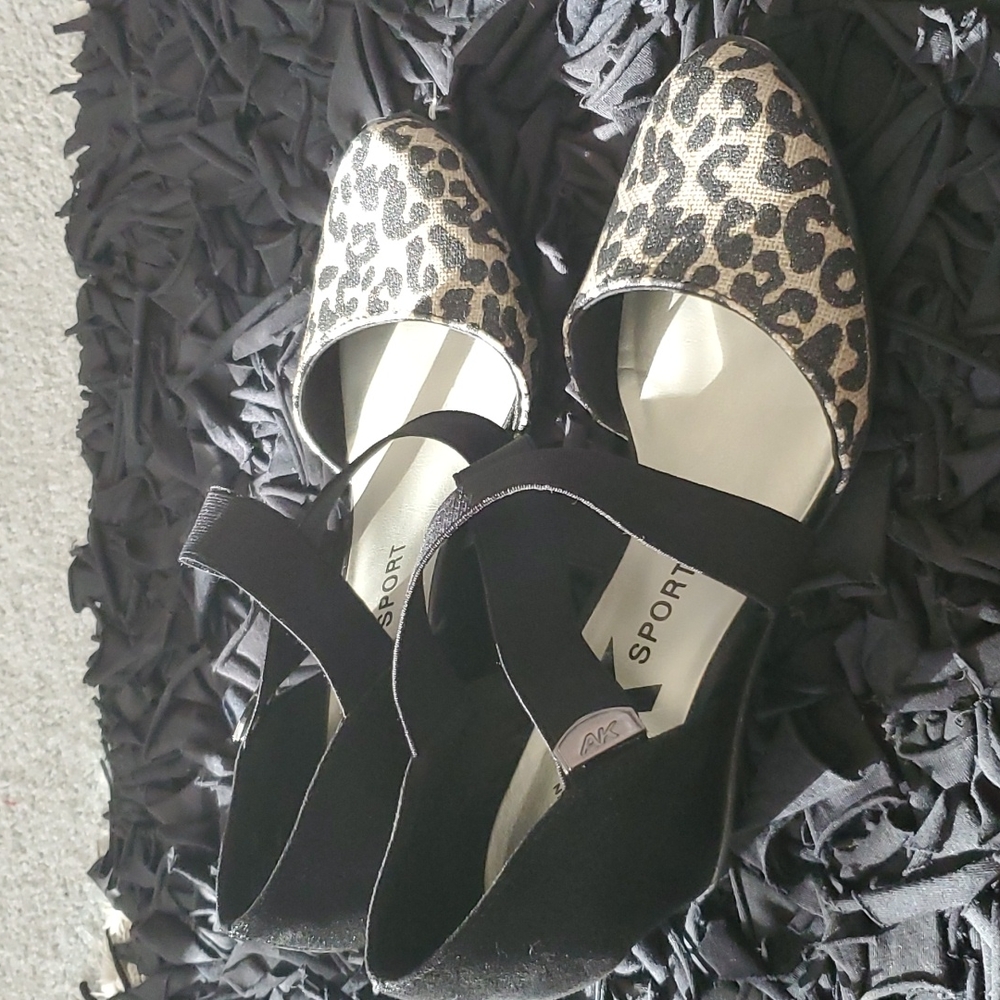 Wedge dress shoes